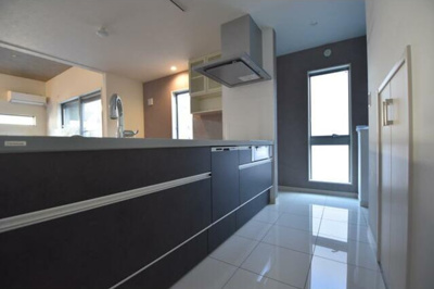 【キッチン】 | 南台２丁目～LDK約２０.２帖・ルーフバルコニー付新築戸建～