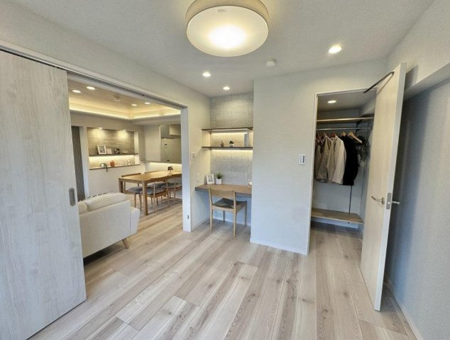 モンテベルデ横浜【仲介手数料無料】の居間・リビング