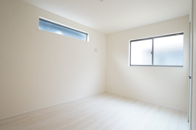 リナージュ美浜町奥田　5号棟の洋室|クローゼット付の6帖洋室