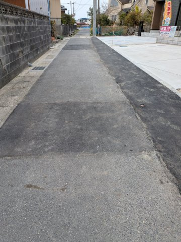 リナージュ美浜町奥田　5号棟の前面道路含む現地写真|●○前面道路○●