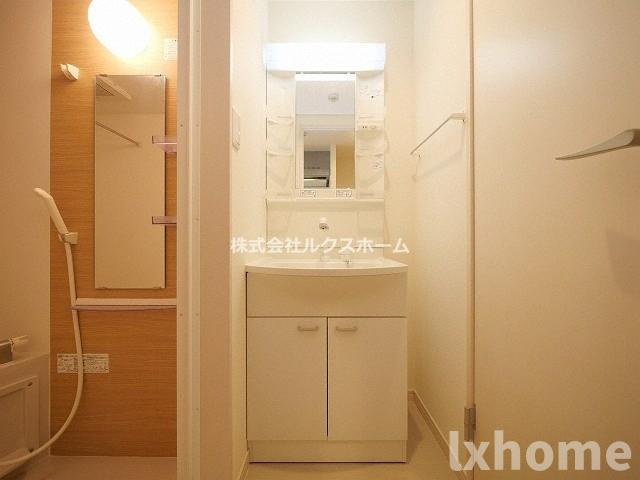 リブリ・昭和園の独立洗面台|朝の支度にも助かる、独立の洗髪洗面化粧台