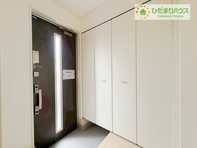 東海村亀下第1　新築戸建　3号棟の玄関|丁度良い靴箱のサイズ♪これだけあれば家族全員の靴がしまえてスッキリ(^O^)