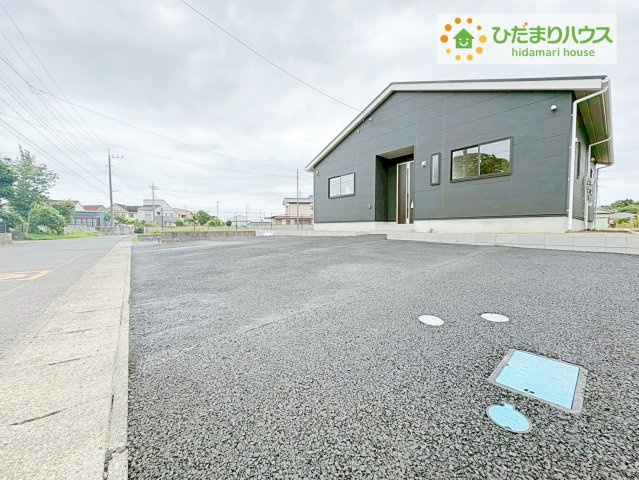 東海村亀下第1　新築戸建　3号棟の駐車場|マイホームなら駐車場代がかかりません。しかも、自宅の駐車場で洗車ができます！今までコイン洗車に行っていた手間も省けて、節約にもつながります(^^♪