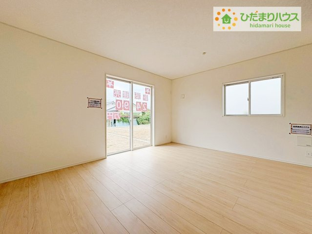 東海村亀下第1　新築戸建　3号棟の居間・リビング|お子様が元気に遊べる広々としたリビングです。