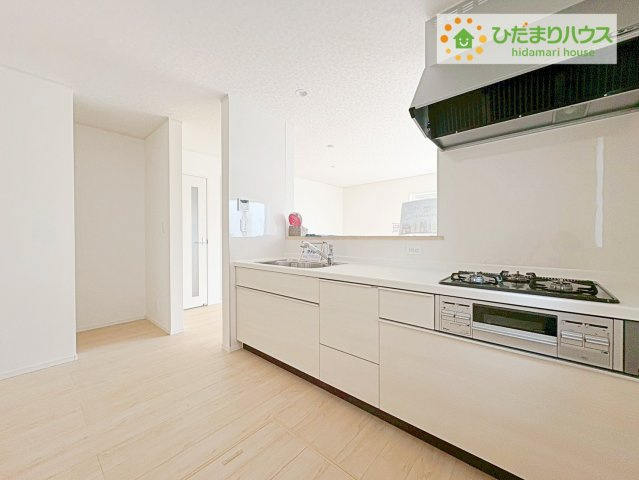 東海村亀下第1　新築戸建　3号棟のキッチン|3口コンロでお料理する時間も短くなりそうですね(*‘∀‘)
