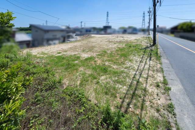 鈴鹿市高塚町《全3区画》の前面道路含む現地写真