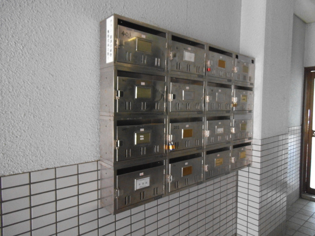 カーサ十全堂のエントランス|集合ポスト付きです