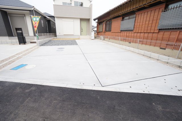 リナージュ美浜町奥田　6号棟の駐車場|2台～4台の広い駐車スペース！