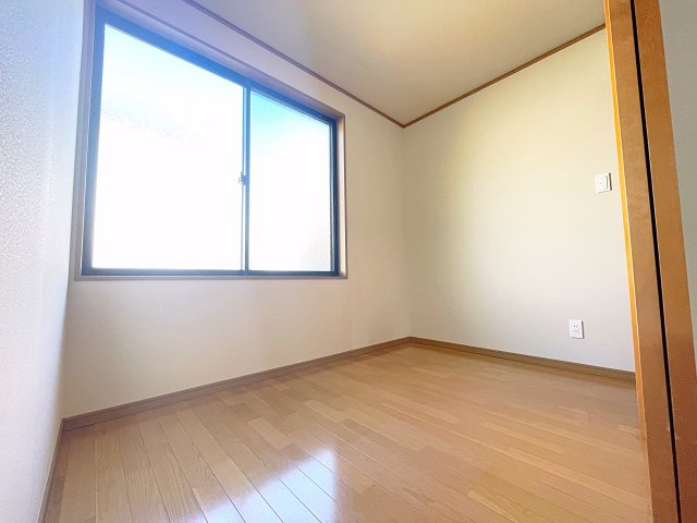 中古戸建　郡山市菜根2丁目　薫小・郡山第二中の収納|3帖のサービスルーム　季節物の収納や書斎など使い方様々です！