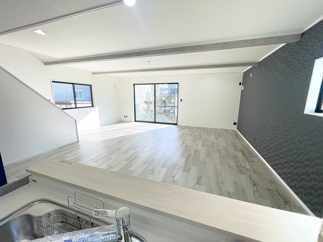 中古戸建　郡山市菜根2丁目　薫小・郡山第二中の居間・リビング|LDKは27帖の大空間！開放的なリビングはご家族みんなのくつろぎの空間！