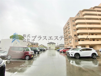 【その他】 | エメラルドマンション東加古川 | 〇人気の角部屋物件です♪
●ペット飼育♪（規約による制限有）
〇南向きにつき採光良好のあたたかいお部屋です♪
●両面バルコニーにつき通風良好です♪
〇全居室収納♪