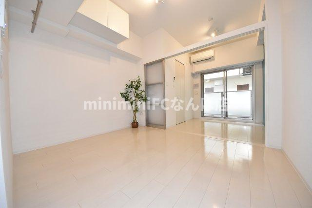 セレニテ谷町calmの居間・リビング