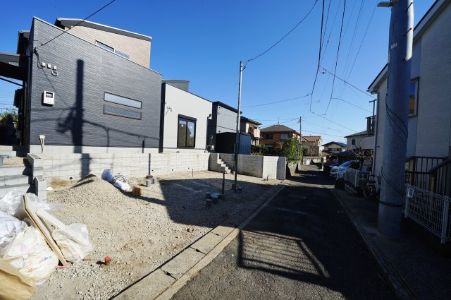 【横浜市保土ケ谷区霞台40-5全2棟新築戸建て】★仲介手数料無料★（桜台小学校・岩崎中学校）の前面道路含む現地写真