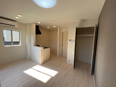 【居間・リビング】 | サンライズテラス | ◆不動産すまラボの新プラン◆入居時の費用負担が0円で入居可能♪お気軽にお尋ねください♪