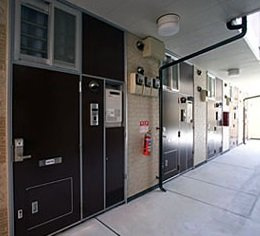 【その他】 | レオパレスコモト大畠 | 共用部分は清掃業者が清掃しております。