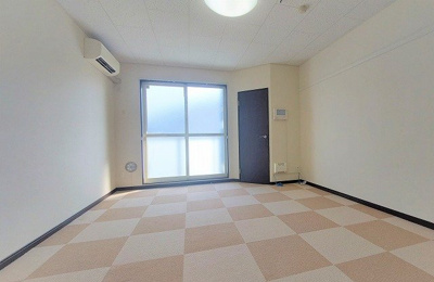 【居間・リビング】 | レオネクストサンビレッジ | 2Ｆは絨毯です