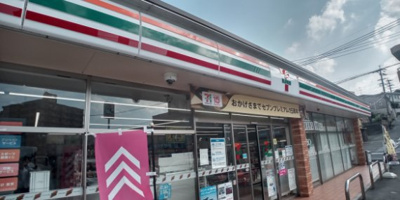 【周辺】 | レオネクストサンビレッジ | 最寄りのコンビニまで徒歩８分（650m）です。