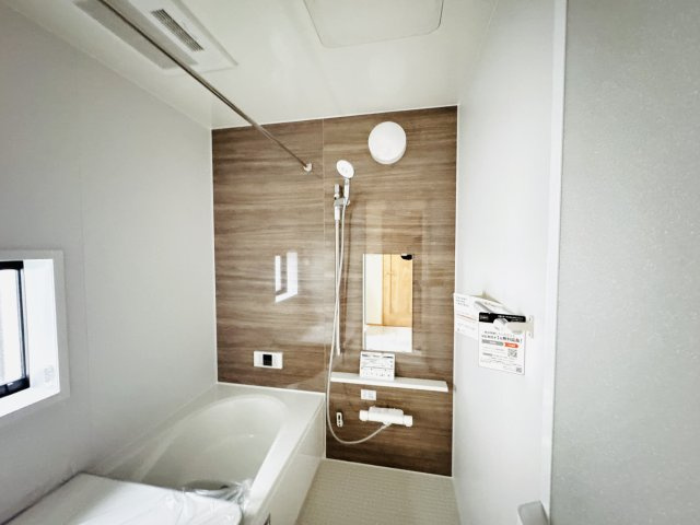 市川市本北方１丁目新築戸建【中山小学校：8分】の浴室|スライド式シャワーホルダー・手元で水流切り替えシャワーヘッド