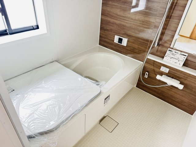 市川市本北方１丁目新築戸建【中山小学校：8分】の浴室|足を伸ばせる広々浴槽で毎日リラックス♪