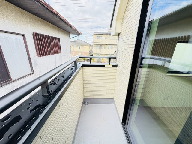 市川市本北方１丁目新築戸建【中山小学校：8分】のバルコニー|6.12帖洋室前南西向きバルコニー