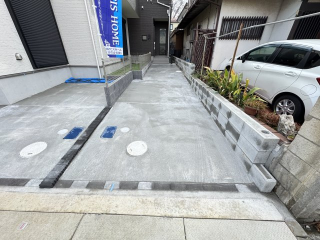 市川市本北方１丁目新築戸建【中山小学校：8分】の駐車場|B号棟駐車スペース・縦列2台駐車可