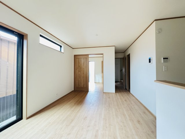 市川市本北方１丁目新築戸建【中山小学校：8分】の居間・リビング|14帖リビングダイニングキッチン