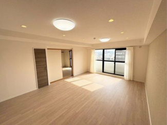 【居間・リビング】 | サンパーク南明町 | キャンペーン対象物件です♪詳細は弊社ホームページもしくはスタッフまでお気軽にお問合せ下さいませ♪ お役に立てる自信があります♪