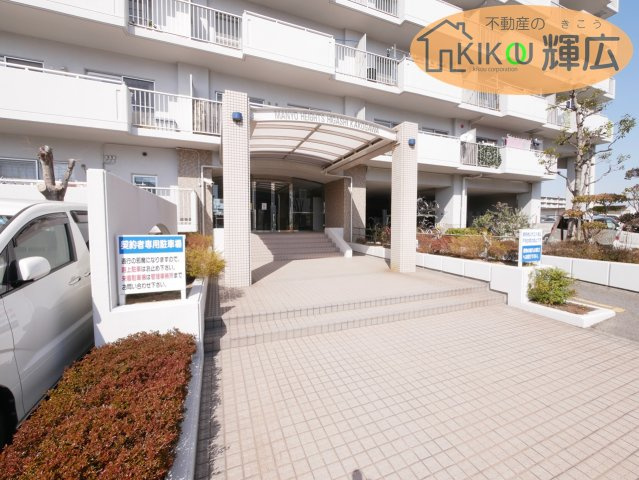 万葉ハイツ東加古川　9階のエントランス|
