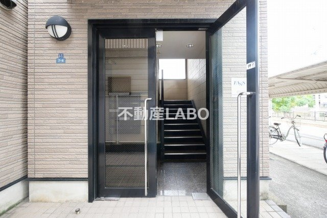 リバーサイド金岡のエントランス