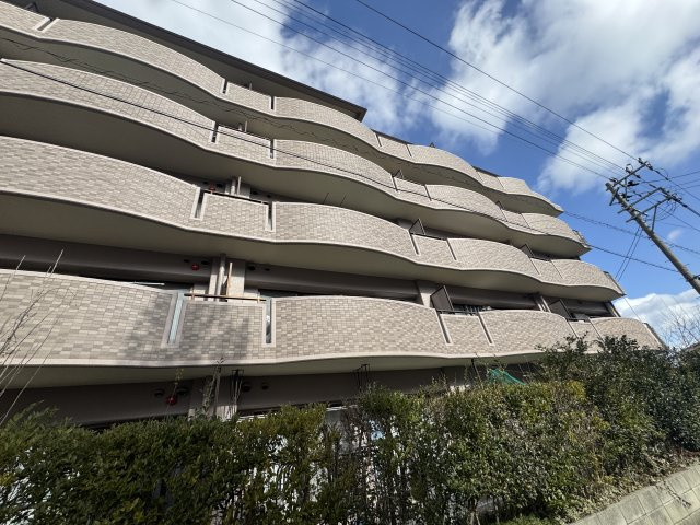 想定年間賃料150万　想定利回り8.33％　鉄骨鉄筋コンクリート造の外観