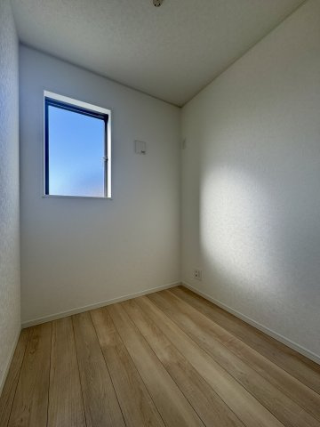 中央区舞阪町舞阪　第1　2号棟の洋室|2階　約2帖のテレワークルームです。