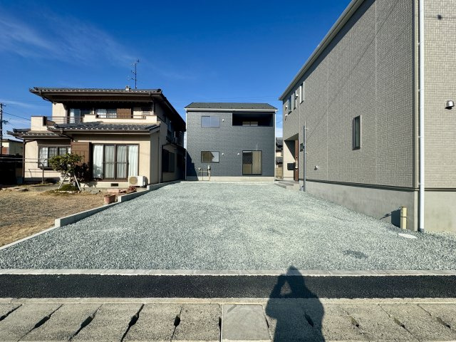 中央区舞阪町舞阪　第1　2号棟の駐車場|車種によりますが、3台駐車可能です。