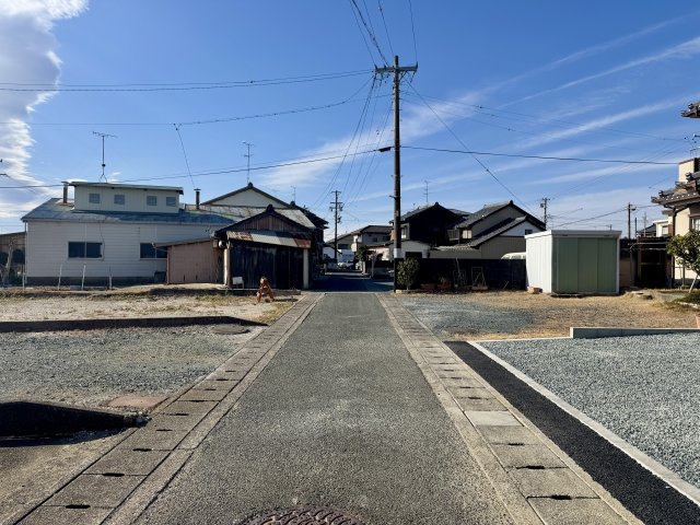 中央区舞阪町舞阪　第1　2号棟の前面道路含む現地写真|前面道路西側を向いて撮影しました。