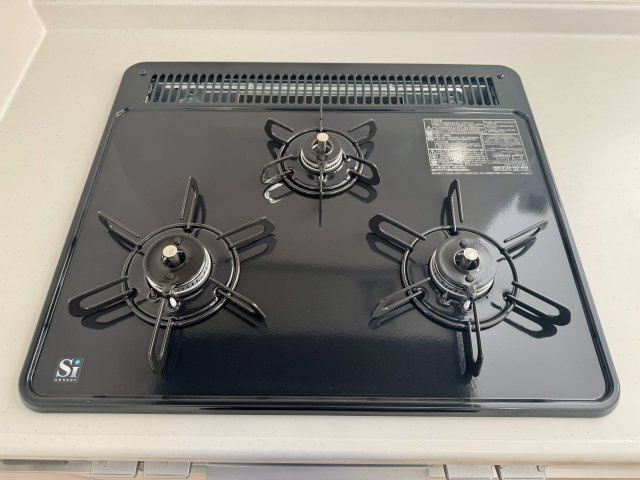 中央区舞阪町舞阪　第1　2号棟の設備|三口コンロです。