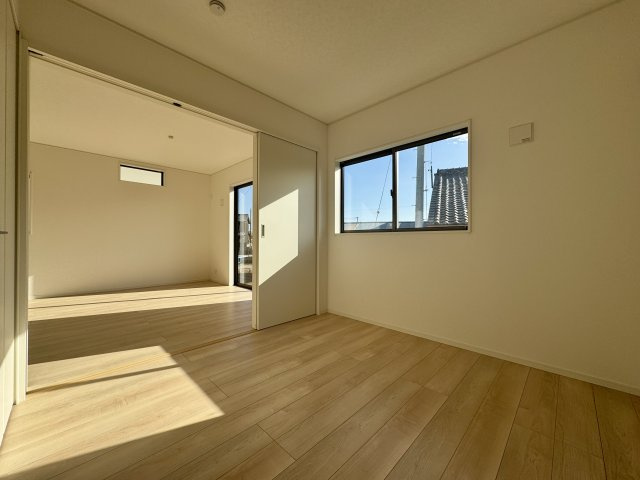 中央区舞阪町舞阪　第1　2号棟の洋室|1階　約5帖の洋室です。