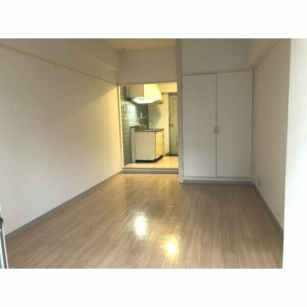 シャトー栄の居間・リビング