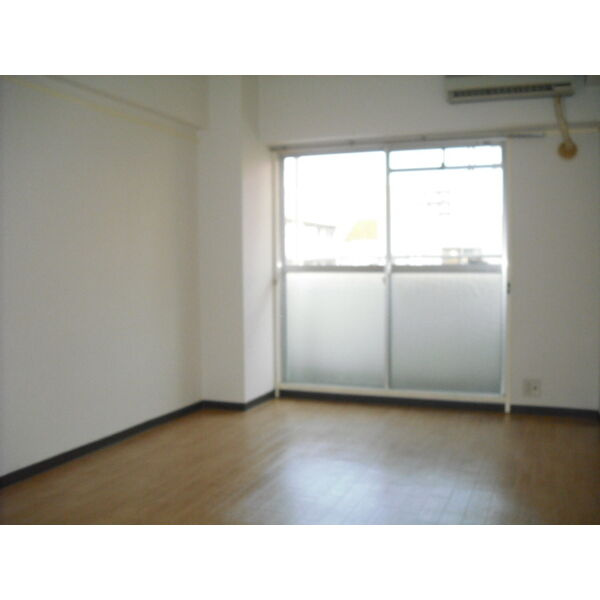 シャトー栄の居間・リビング