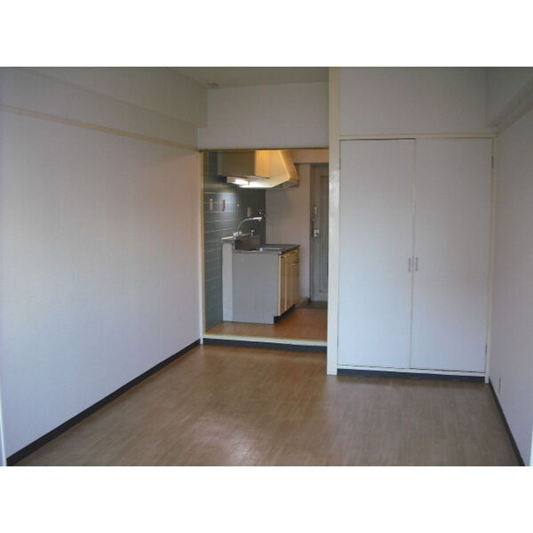 シャトー栄の居間・リビング