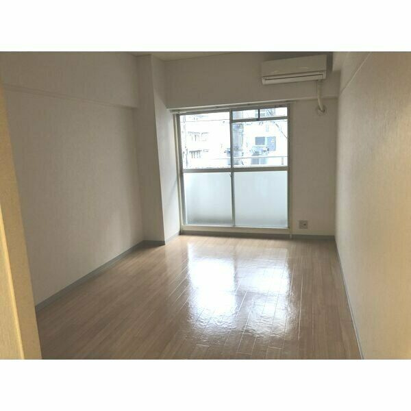 シャトー栄の居間・リビング