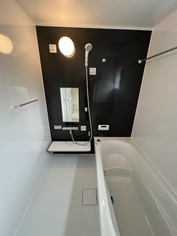 あきる野市引田　新築戸建全1棟の浴室|一日の疲れを癒やしてくれる1坪のバスルーム｡ボタンを押すだけの操作でお湯はりも楽々｡