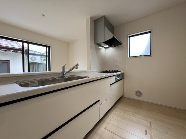 あきる野市引田　新築戸建全1棟のキッチン|収納たっぷりのシステムキッチン