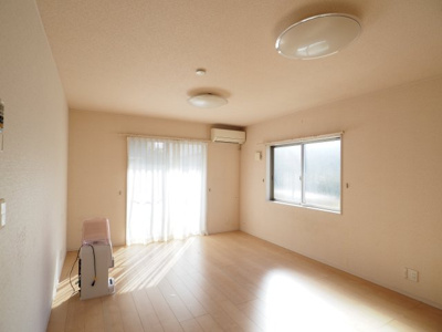 【居間・リビング】 | 中古戸建　南沢又下並松 | ★内覧予約でブランド米2kg★