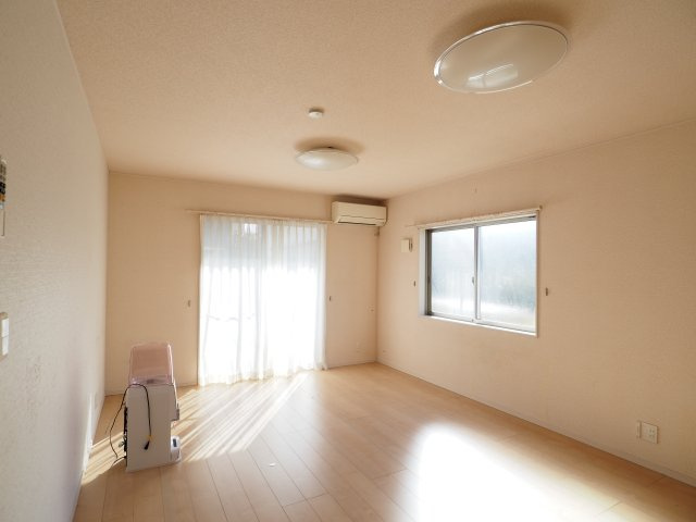 【居間・リビング】 | 中古戸建　南沢又下並松 | ★内覧予約でブランド米2kg★
