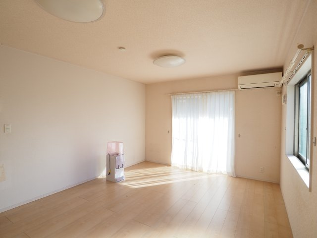 【居間・リビング】 | 中古戸建　南沢又下並松 | ★内覧予約でブランド米2kg★