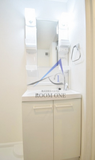 モダンエレーナ鶴見の洗面所|独立洗面台です。