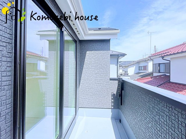 上尾市瓦葺　02期　新築一戸建て　リナージュ　01のバルコニー|開放的で明るい空間を演出してくれるバルコニーです