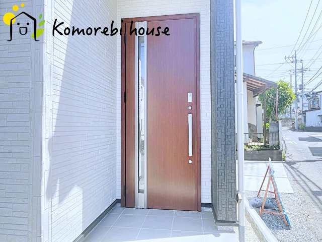 上尾市瓦葺　02期　新築一戸建て　リナージュ　01の玄関|玄関です
