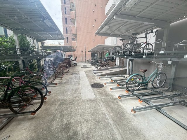 グランドメゾン目黒プレイスの駐輪場