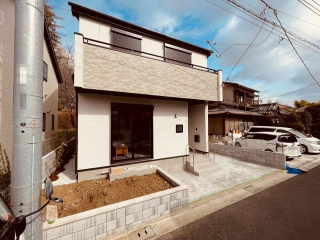 【外観】 | 練馬区大泉町１丁目　新築戸建て　B号棟 | シンプルで落ち着いたデザインが街並みに調和する外観