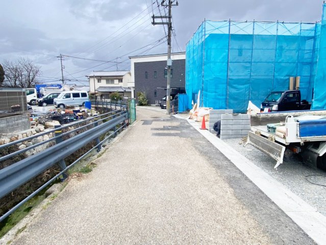 ～自由設計対応5区画～宝塚市山本中1丁目新築一戸建ての駐車場|現地写真になります。現在工事着工中